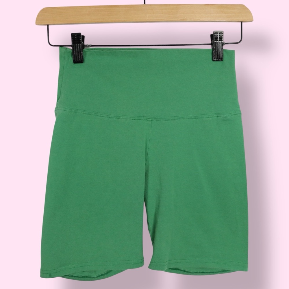 TNA Aritzia Green Biker Shorts Women’s High Waisted Athletic Size Small